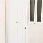 House, Nirvana, Apartman Pátra