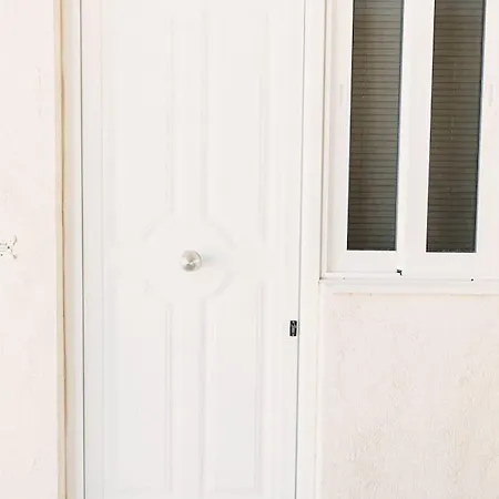 House, Nirvana, Apartamento Patras