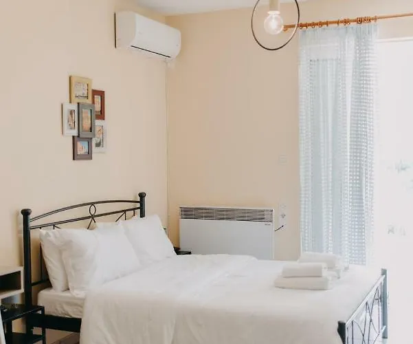 House, Nirvana, Patras